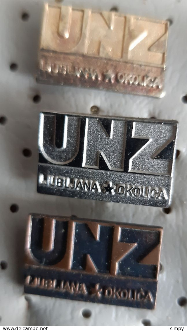 POLICE UNZ Ljubljana Okolica Uprava Za Notranje Zadeve Slovenia Ex Yugoslavia Vintage Pins - Police