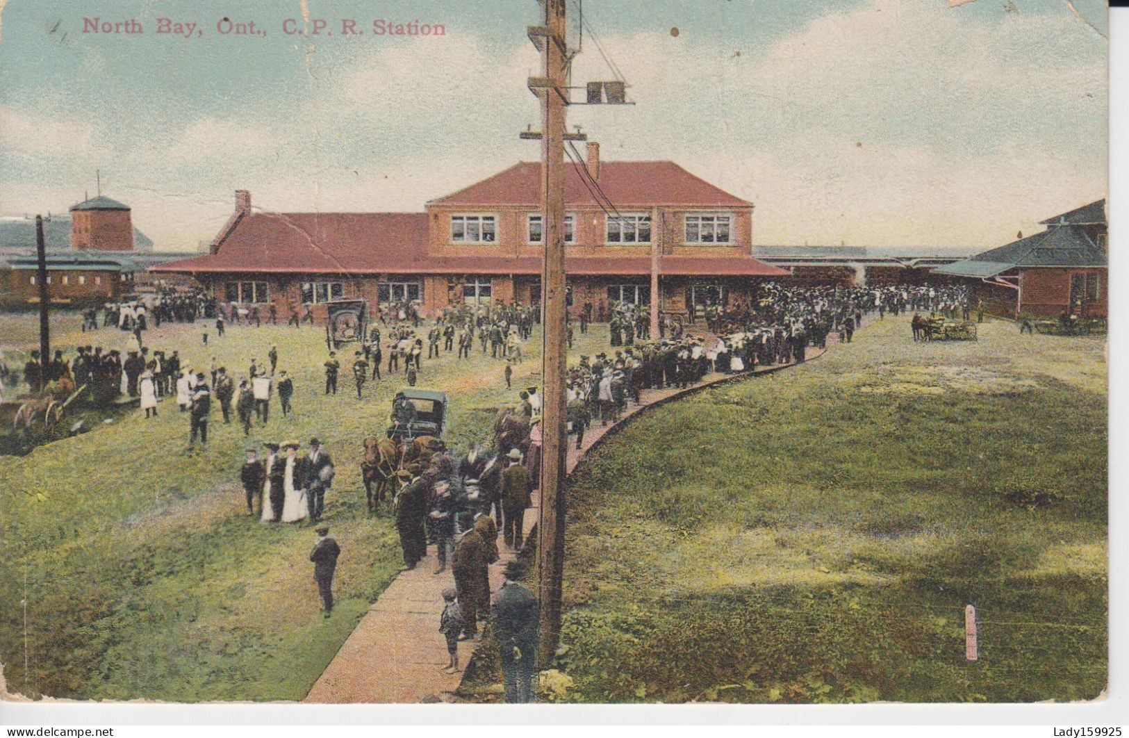 C.P.R. Station(Canadien Pacifique Railway) North Bay  Ontario Canada Animation  Calèches Chevaux Train Passager 2 Scans - North Bay