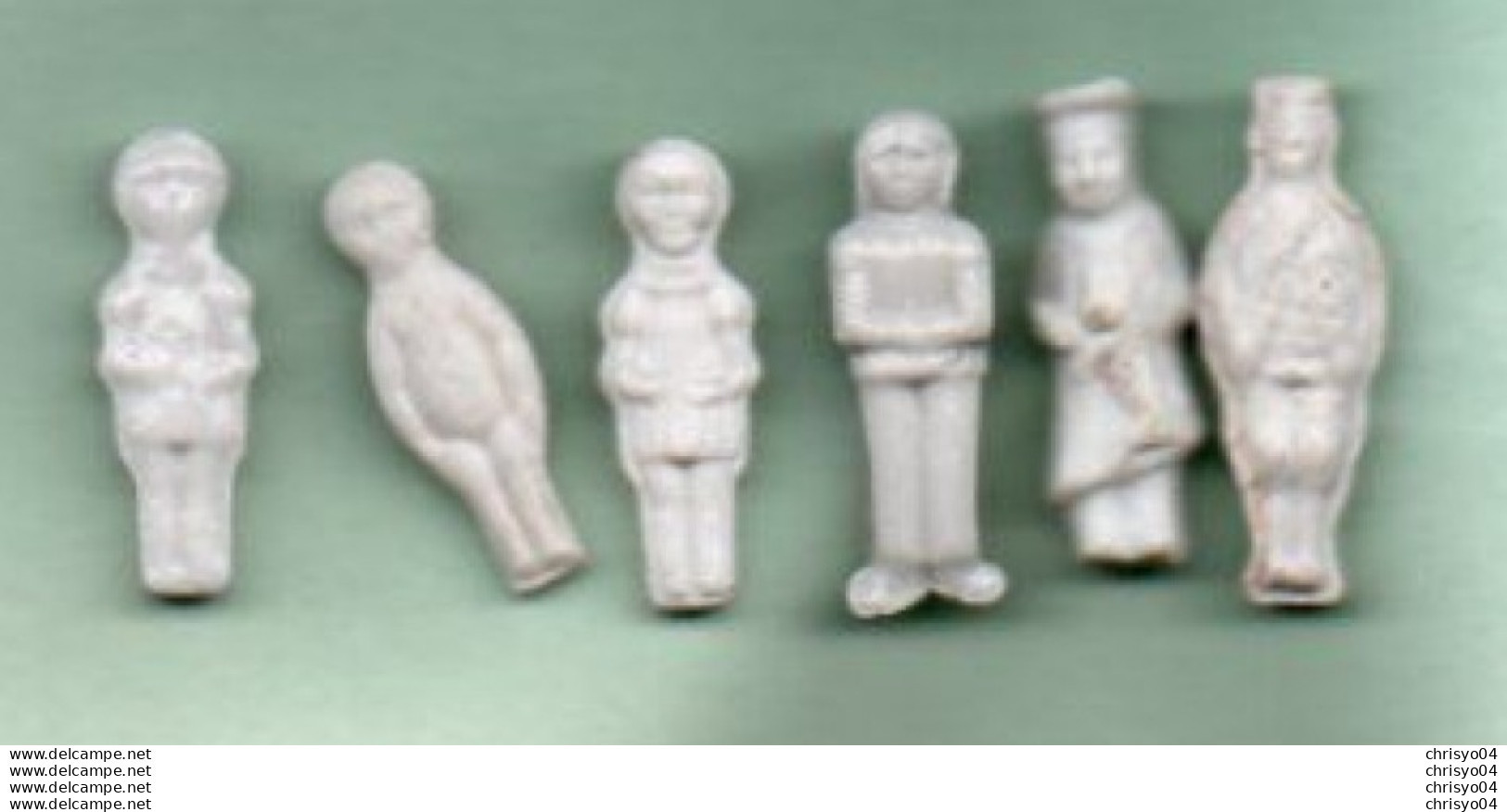 Lot N°9 De 6 Féves Anciennes Porcelaine Biscuit Mate Et Brillante Personnages Debouts - Antiche