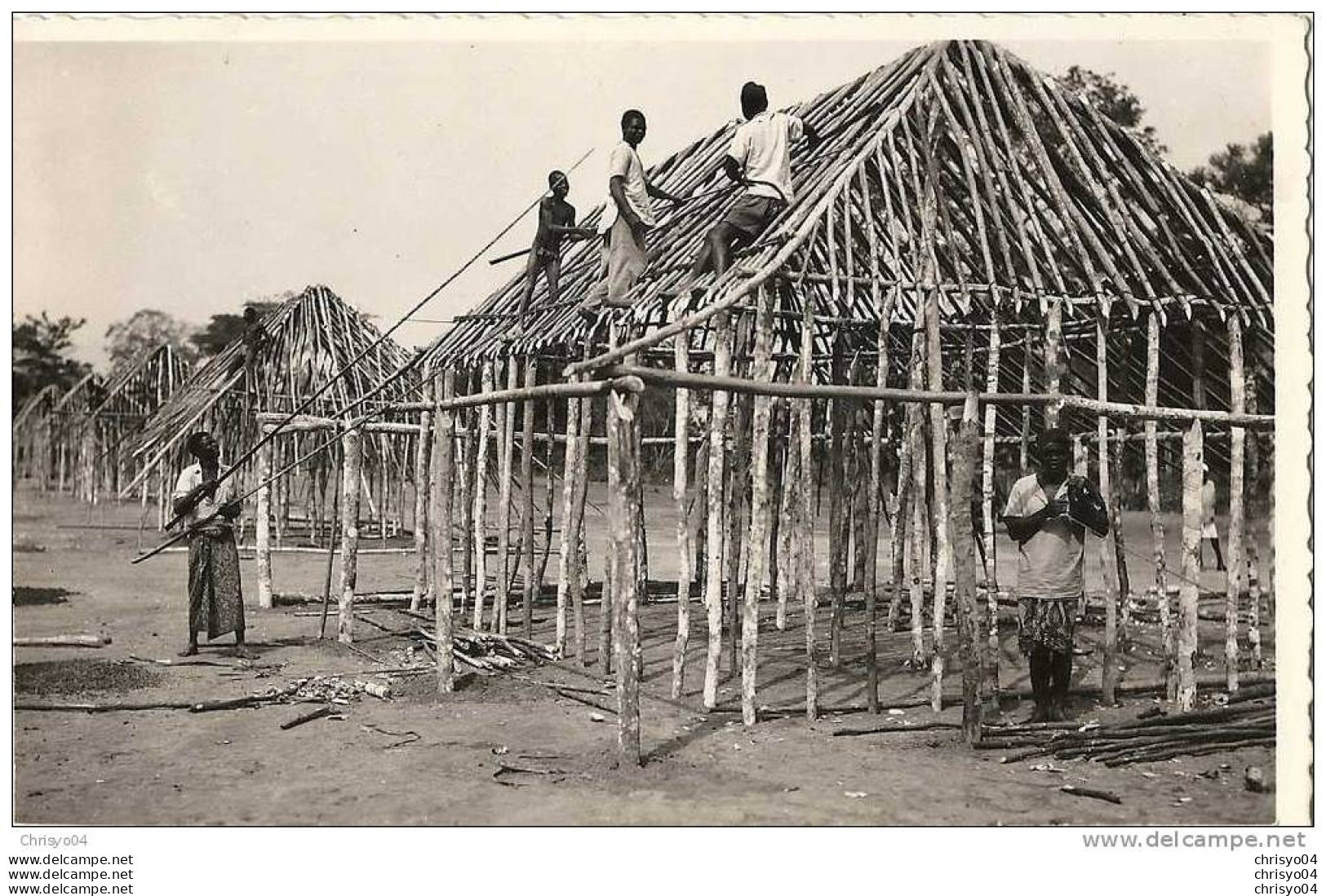 14Ve    REPUBLIQUE CENTRAFRICAINE OUBANGUI  CONSTRUCTION D'UN VILLAGE - Centrafricaine (République)