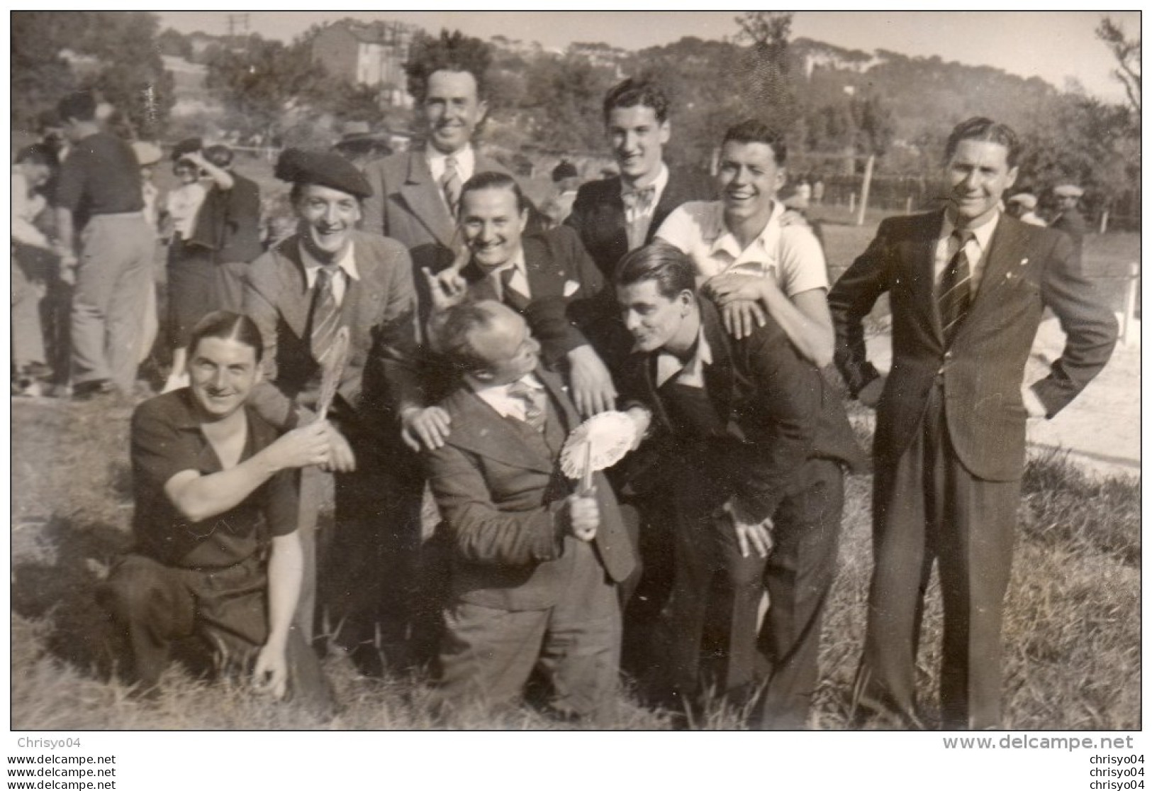 51Au   Grande Photo Natation Cercle Des Nageurs De Marseille Un Groupe Turbulant Dans Un Parc à Situer - Swimming