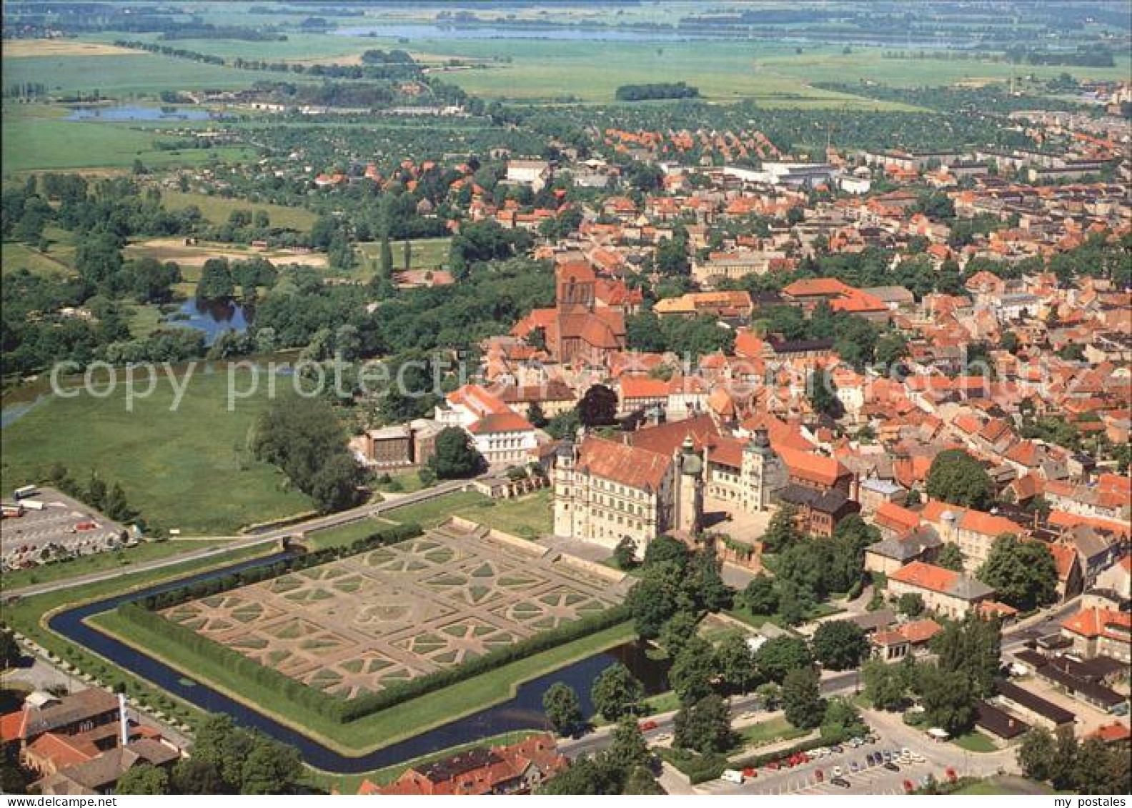 72585545 Guestrow Mecklenburg Vorpommern Fliegeraufnahme Schlossgarten Mit Schlo - Guestrow