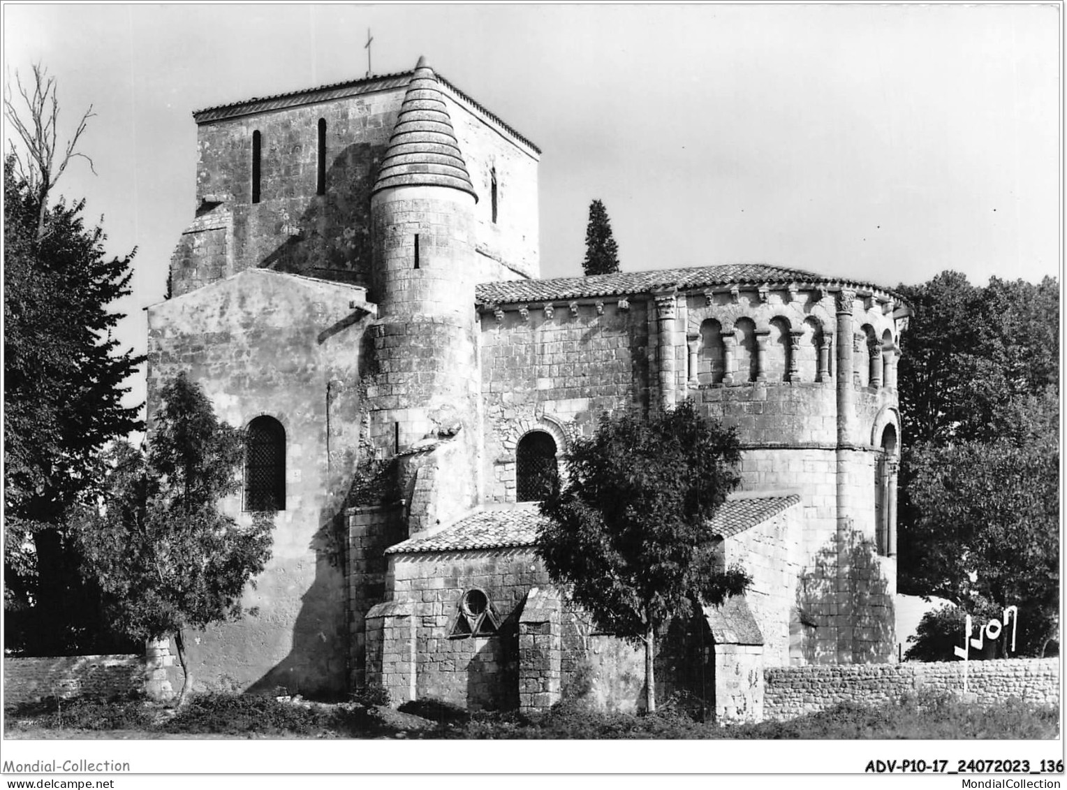 ADVP10-17-0832 - VAUX-SUR-MER - Char-mar - L'église - Vaux-sur-Mer