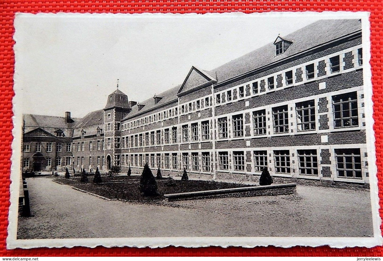 FERRIERES  -  2 CARTES  :  Petit Séminaire De Saint-Roch,  Façade Nord Et Cour D'Honneur - Ferrières