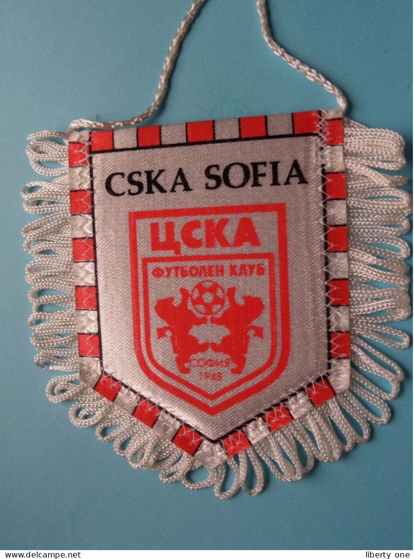 CSKA SOFIA > FANION De FOOTBALL / VOETBAL (Pennant) WIMPEL (Drapeau) ( See Scan ) +/- 10 X 8 Cm.! - Habillement, Souvenirs & Autres