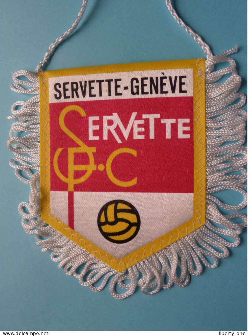 SERVETTE-GENEVE > FANION De FOOTBALL / VOETBAL (Pennant) WIMPEL (Drapeau) ( See Scan ) +/- 10 X 8 Cm.! - Habillement, Souvenirs & Autres