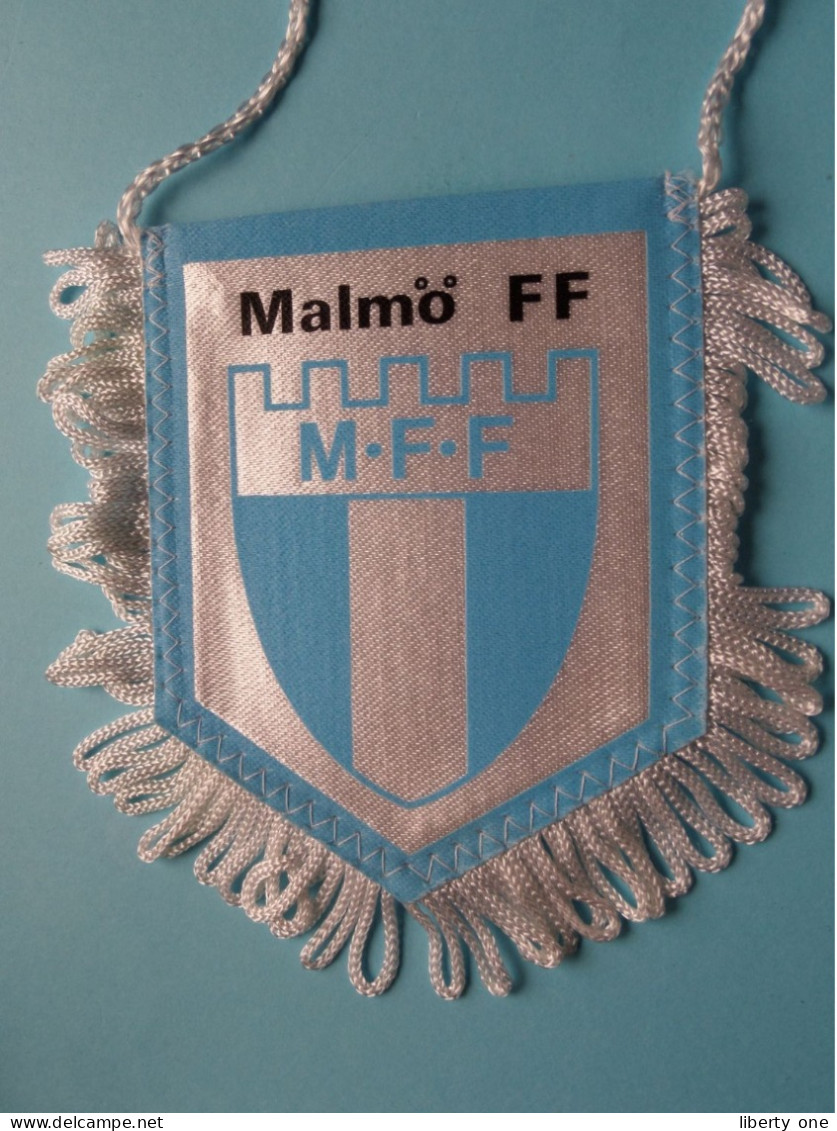 MALMÖ FF - M.F.F > FANION De FOOTBALL / VOETBAL (Pennant) WIMPEL (Drapeau) ( See Scan ) +/- 10 X 8 Cm.! - Habillement, Souvenirs & Autres