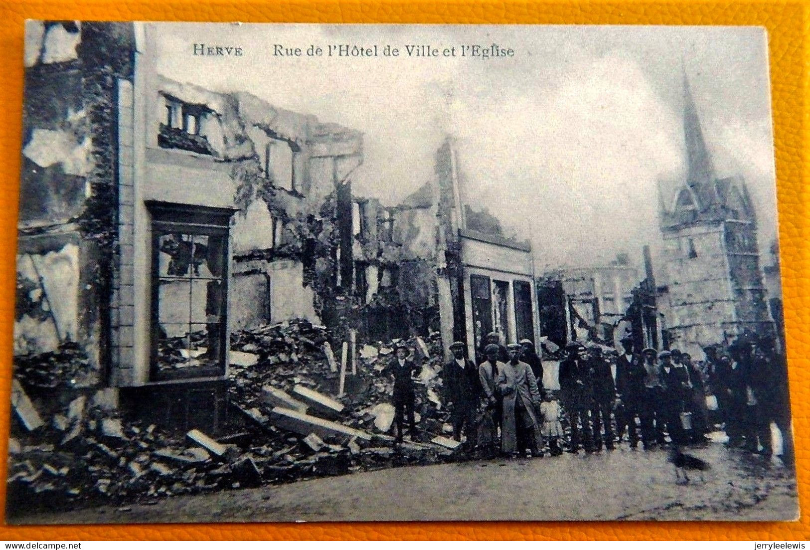HERVE  -  Rue De L'Hôtel De Ville  Et L' Eglise Après Bombardements - Herve