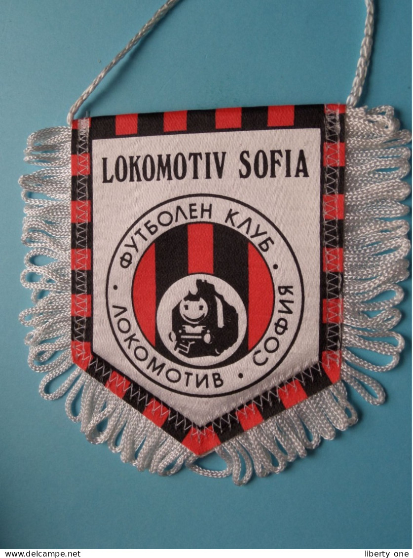 LOKOMOTIV SOFIA > FANION De FOOTBALL / VOETBAL (Pennant) WIMPEL (Drapeau) ( See Scan ) +/- 10 X 8 Cm.! - Uniformes Recordatorios & Misc