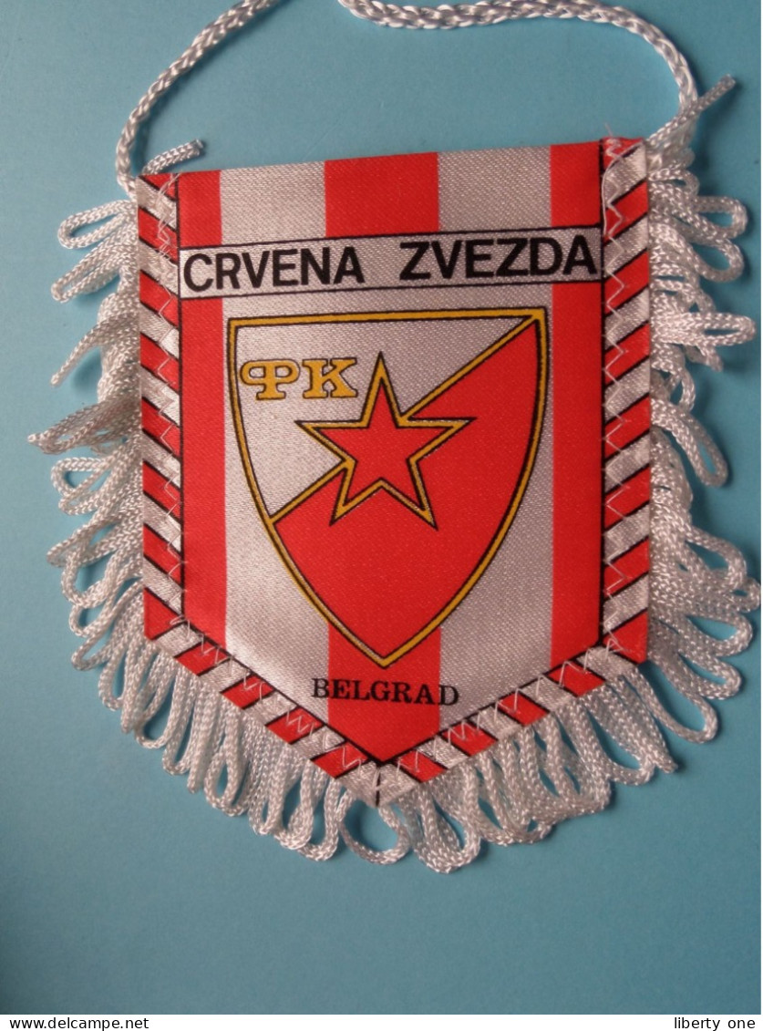 CRVENA ZVEZDA - PK BELGRAD > FANION De FOOTBALL / VOETBAL (Pennant) WIMPEL (Drapeau) ( See Scan ) +/- 10 X 8 Cm.! - Apparel, Souvenirs & Other