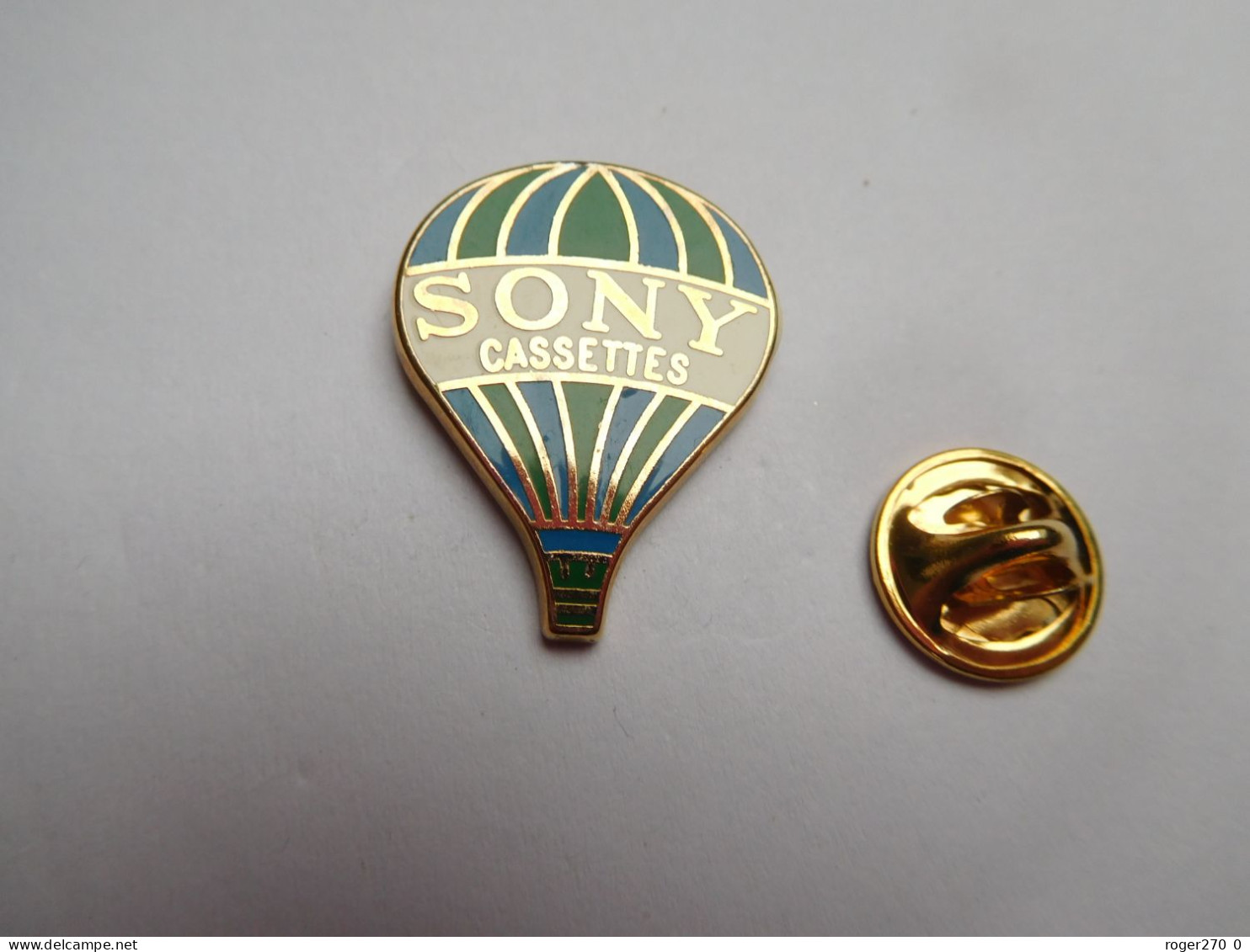 Beau Pin's En Zamac , Montgolfière , Sony Cassettes , Vert Et Bleu - Luchtballons