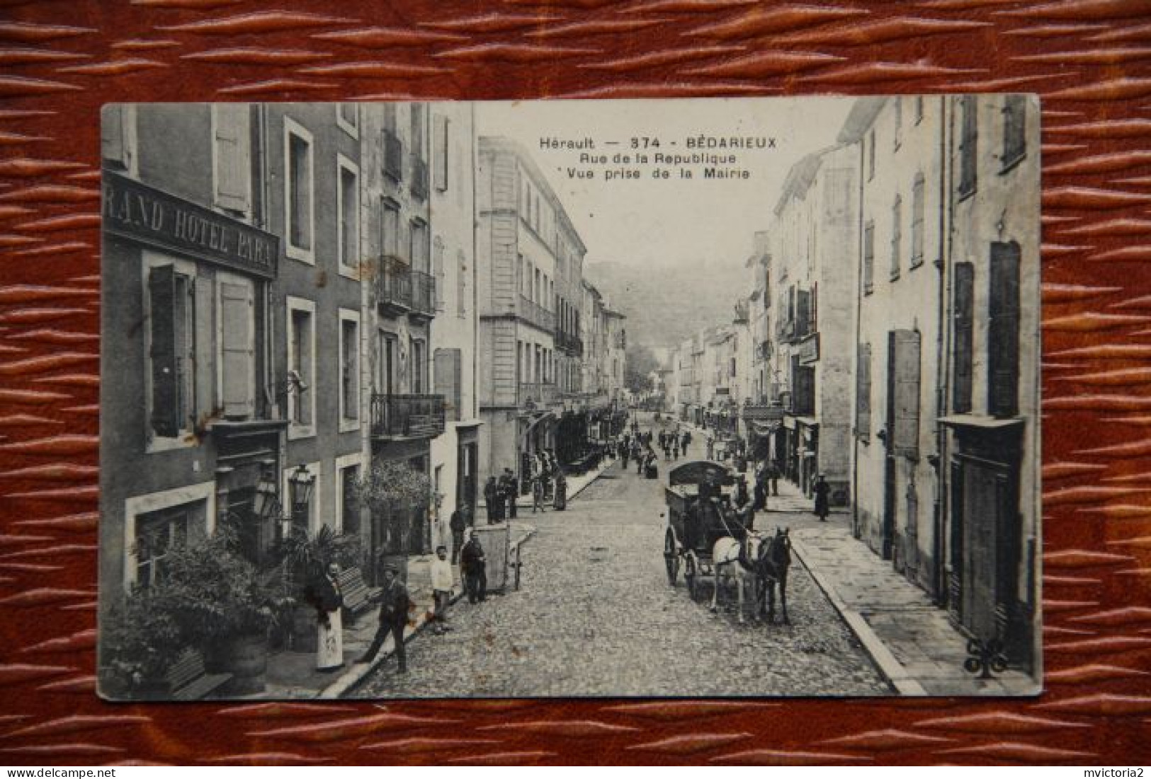 34 - BEDARIEUX : Rue De La Répubique , Vue Prise De La Mairie. - Bedarieux