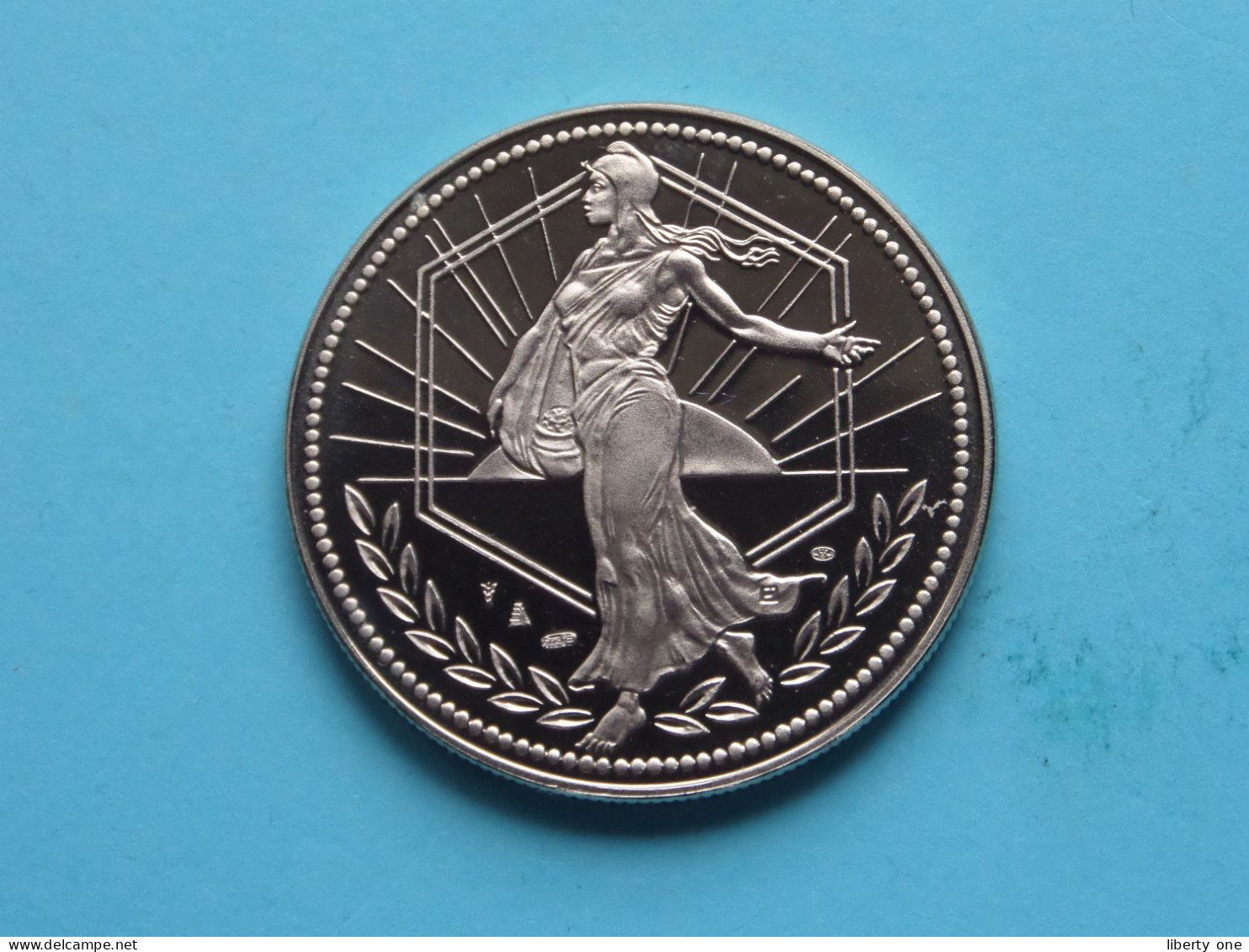 2000 > Essai ( Voir / See Scan ) +/- 31 Gr. / 4 Cm. ( Cu/Ni ) - Souvenir-Medaille (elongated Coins)