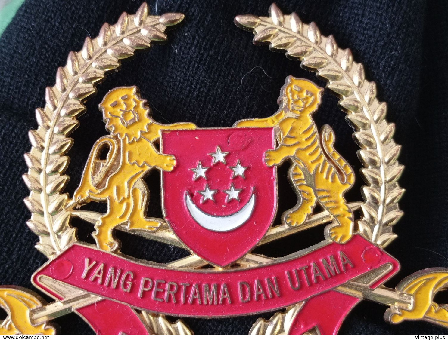 SINGAPORE -  YANG PERTAMA DAN UTAMA - POLICE BADGE POLIZIA DISTINTIVO SPECIAL AGENT SECURETY SERVICE  MILITARY