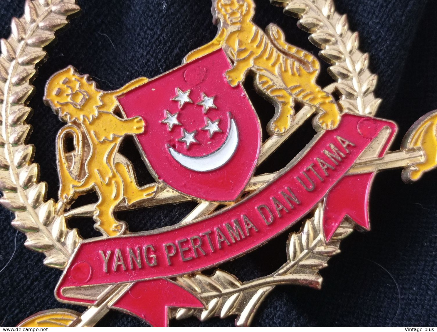 SINGAPORE -  YANG PERTAMA DAN UTAMA - POLICE BADGE POLIZIA DISTINTIVO SPECIAL AGENT SECURETY SERVICE  MILITARY