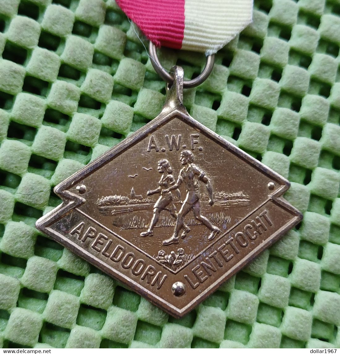 Medaille -   A.W.E .Apeldoorn - Lentetocht .  -  Original Foto  !!  Medallion  Dutch - Other & Unclassified