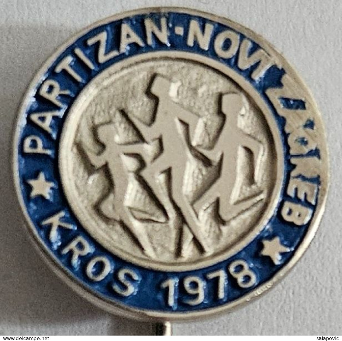 Athletic Club Partizan Novi Zagreb Cross, Croatia  PINS BADGES A13/11 - Atletismo