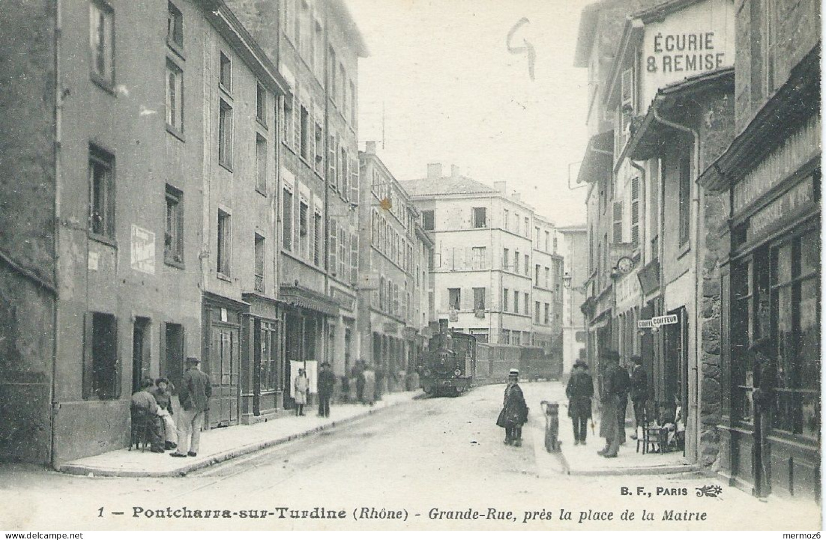 69 PONTCHARRA SUR TURDINE Grande Rue Prés De La Place De La Mairie Train Vapeur 1918 Animée, Dos Divisé, Circulée 1918 - Pontcharra-sur-Turdine