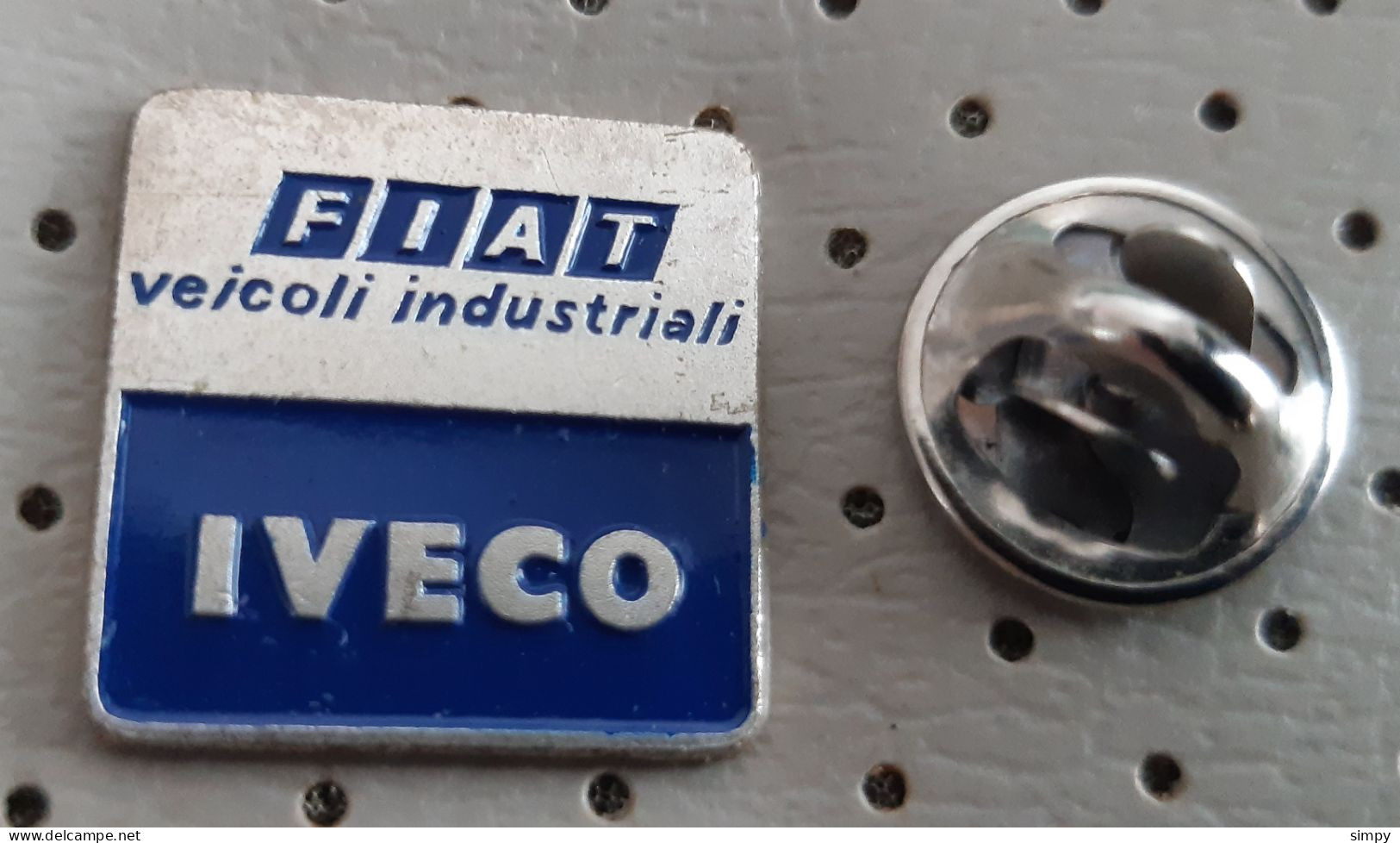 FIAT IVECO Car Logo Italy Vintage Pin Badge Size 17x17mm - Fiat