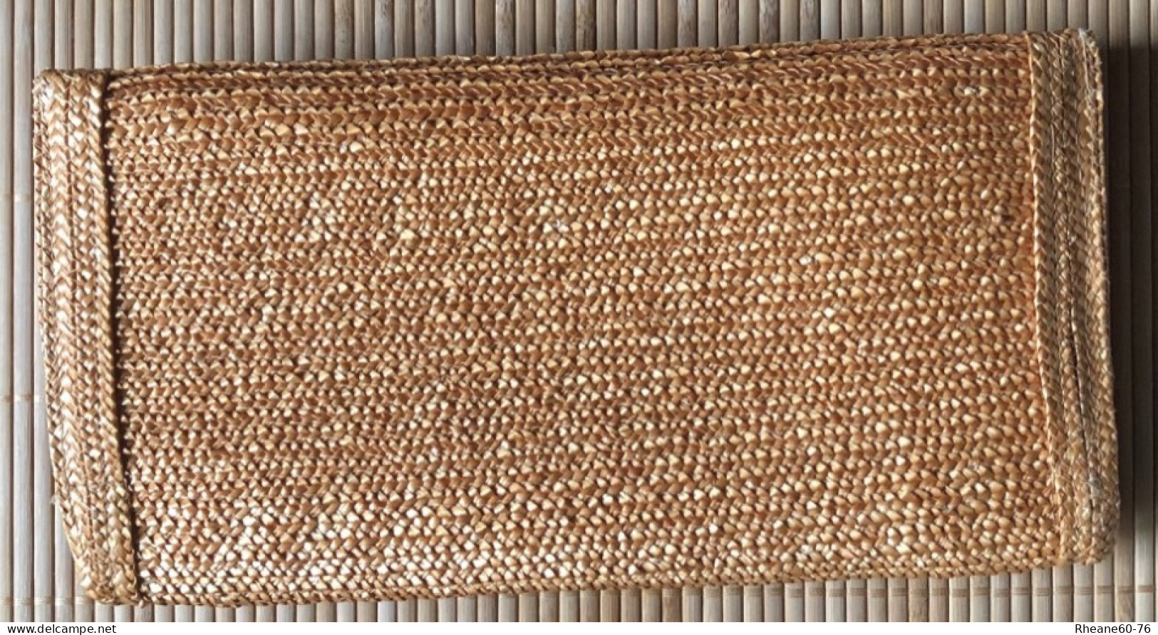 Pochette à Main En Matière Naturelle - Joli Bouton Deco Avec Pression- Intérieur Tissu Taché Avec Compartiment + Poche - Other & Unclassified