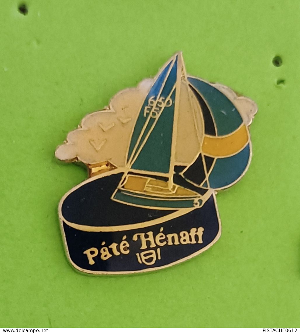 Pin's Bateau Voilier Pâté Hénaff Variante De Couleur 2 - Boats