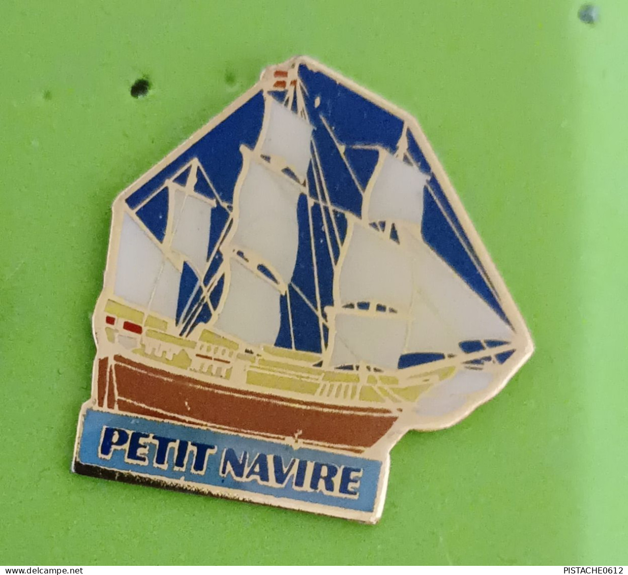 Pin's Bateau Voilier Petit Navire 2 - Schiffahrt