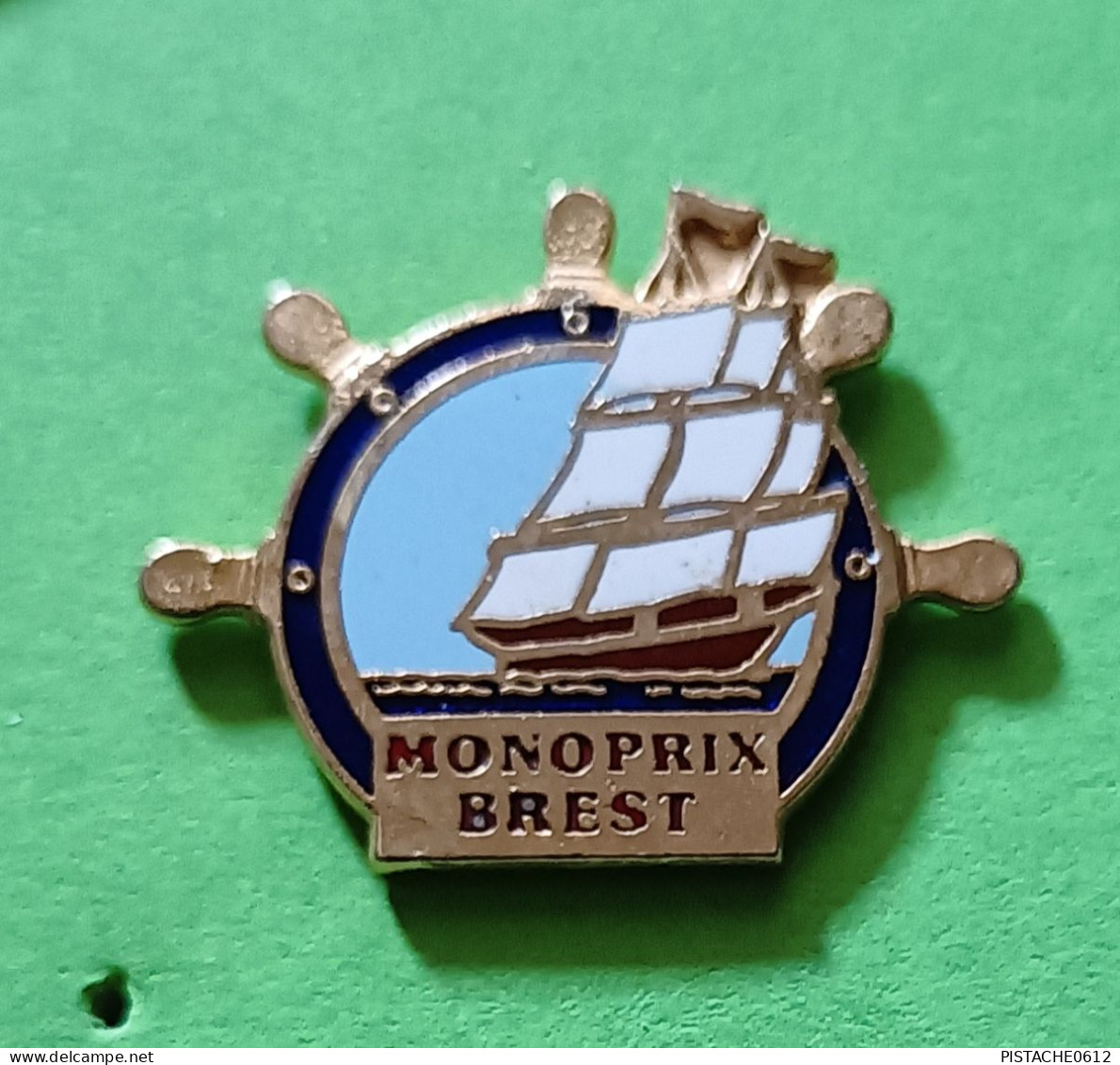 Pin's Bateau Voilier Monoprix Brest Barre De Bateau - Schiffahrt