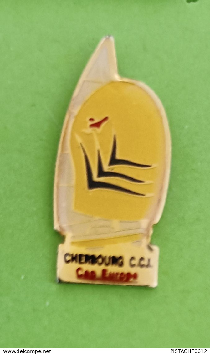 Pin's Bateau Voilier Cherbourg C.C.I Cap Europe - Schiffahrt