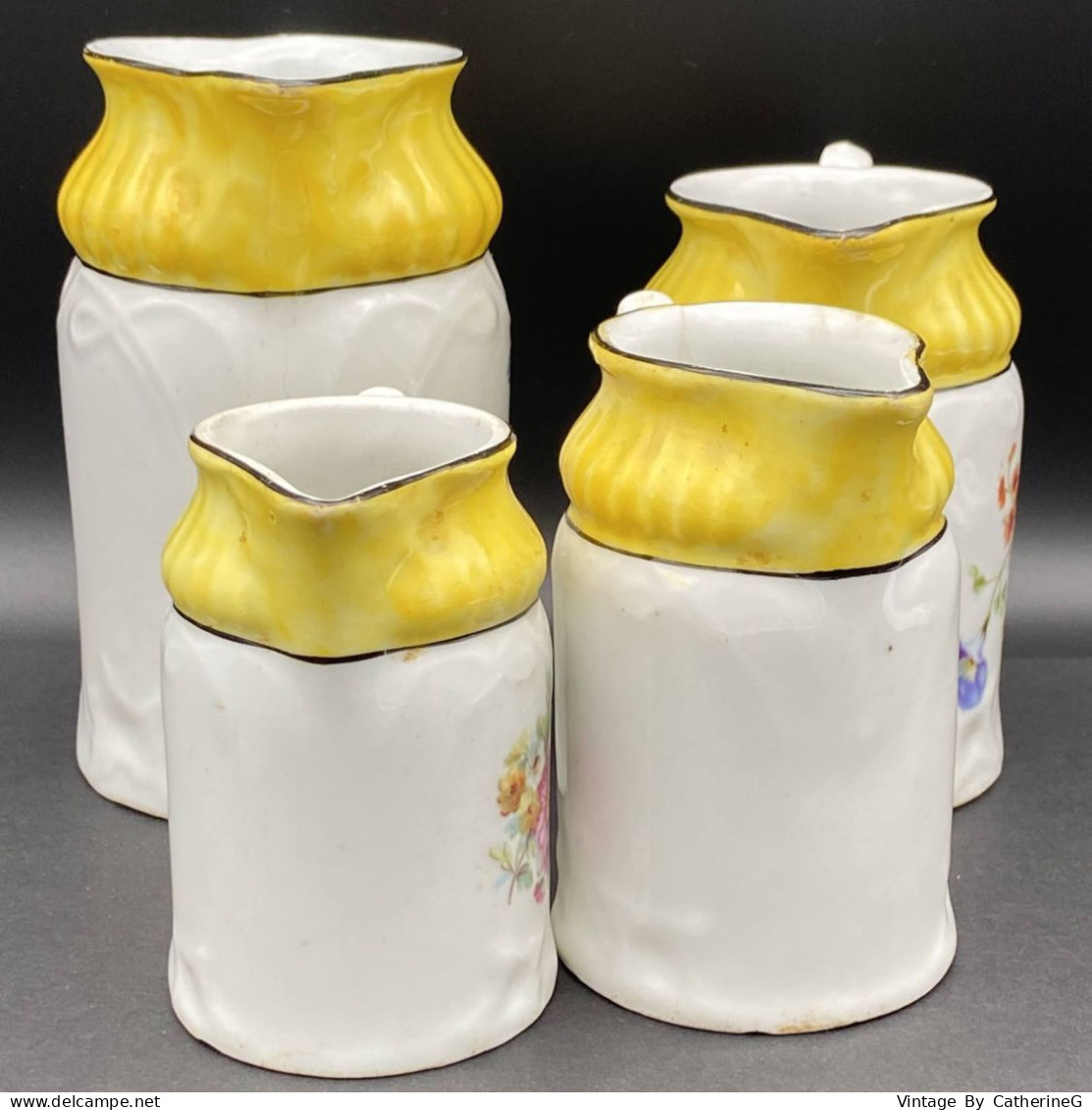 Pots à Lait 1900 Origine Bavaria Lot De 4 Pces  Jaune Noir Thème Floral Faïence Fine #240011 - Bavaria (DEU)