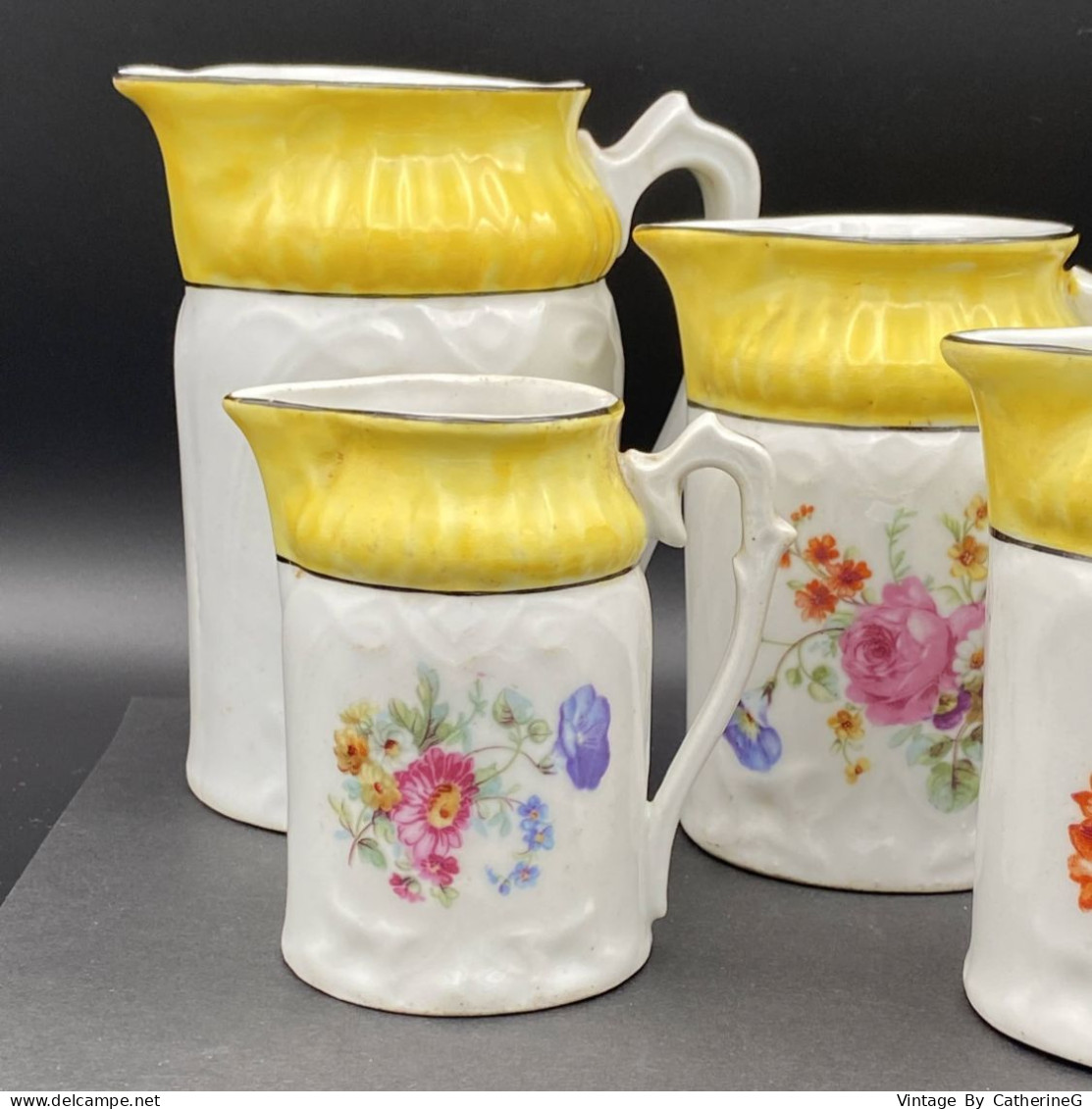 Pots à Lait 1900 Origine Bavaria Lot De 4 Pces  Jaune Noir Thème Floral Faïence Fine #240011 - Bavaria (DEU)