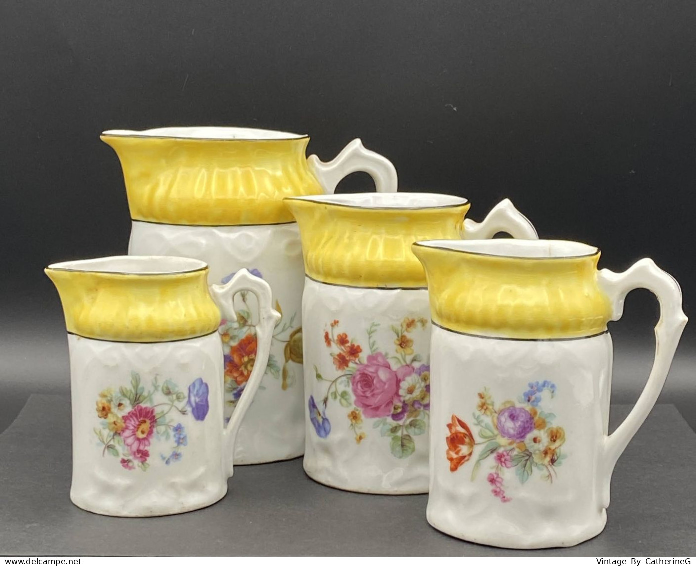 Pots à Lait 1900 Origine Bavaria Lot De 4 Pces  Jaune Noir Thème Floral Faïence Fine #240011 - Bavaria (DEU)