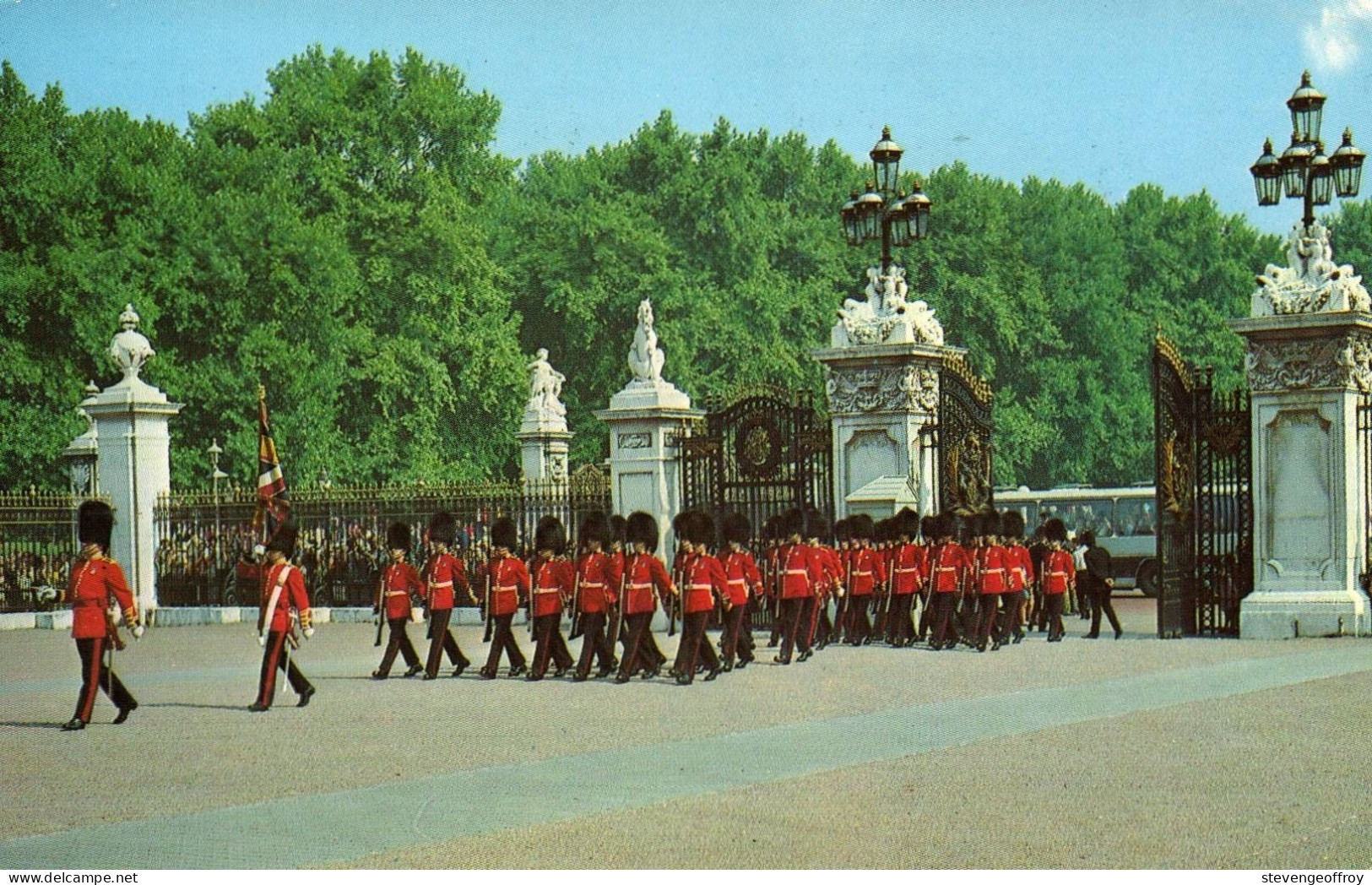 Royaume Uni Angleterre London Londres Buckingham Palace Changing Guard Bruneteau - Buckingham Palace