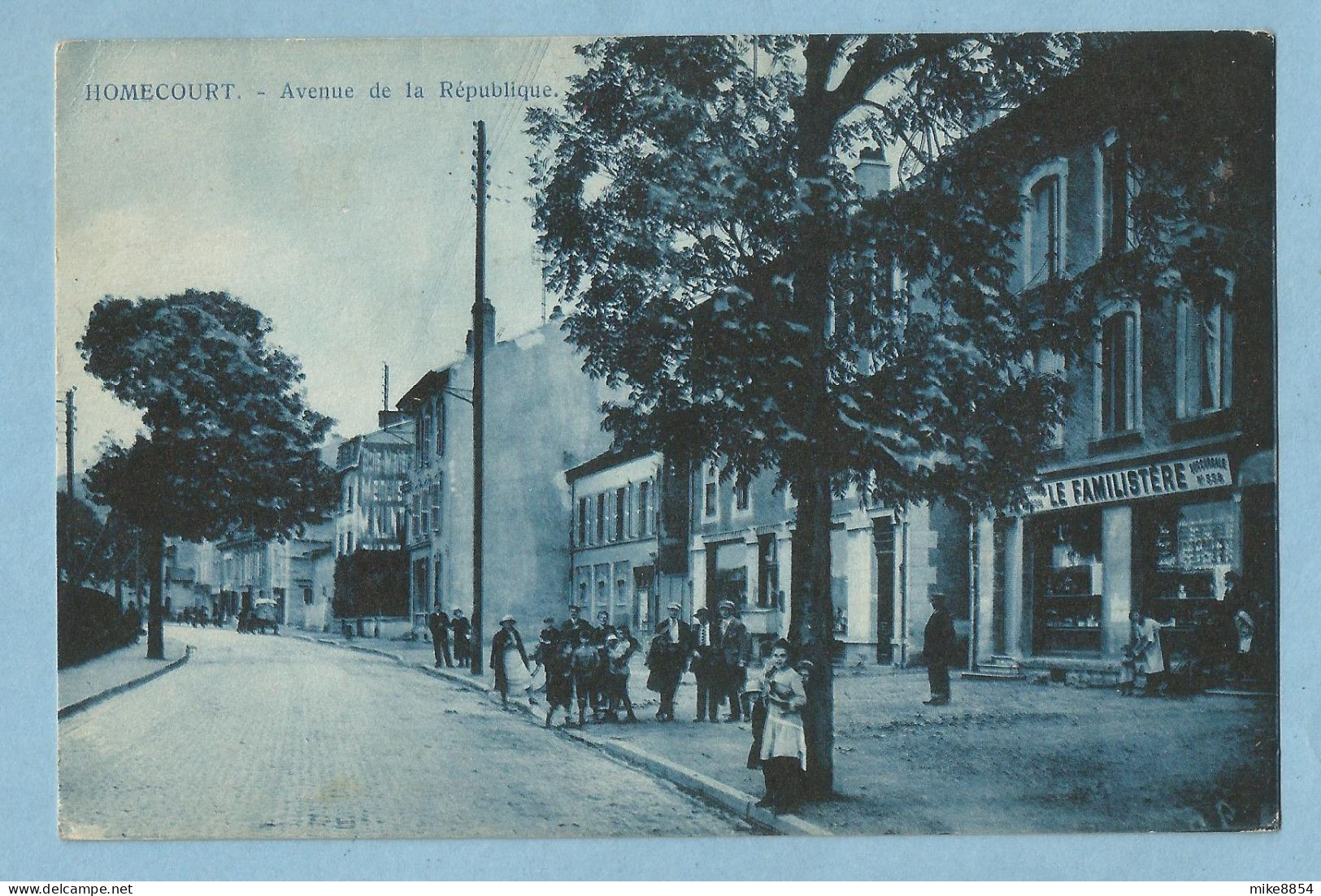 A048  CPA  HOMECOURT (Meurthe Et Moselle)  Avenue De La République - Magasin LE FAMILISTERE   Photo. G. Nésen  Homécourt - Homecourt