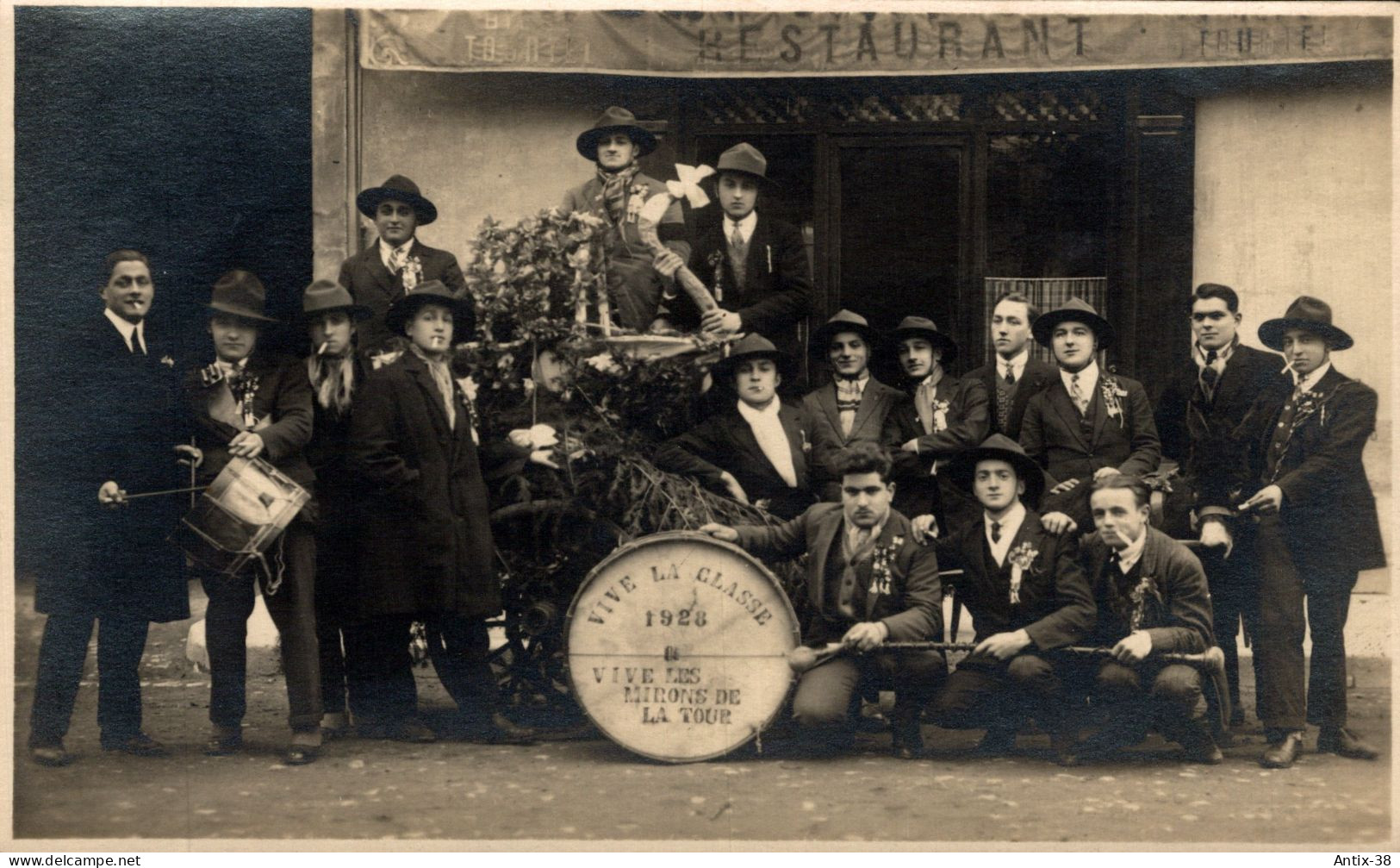 A2 - 38 - LA TOUR DU PIN - Isère - Carte Photo - Les Conscrits De La Classe 1928 - La Tour-du-Pin