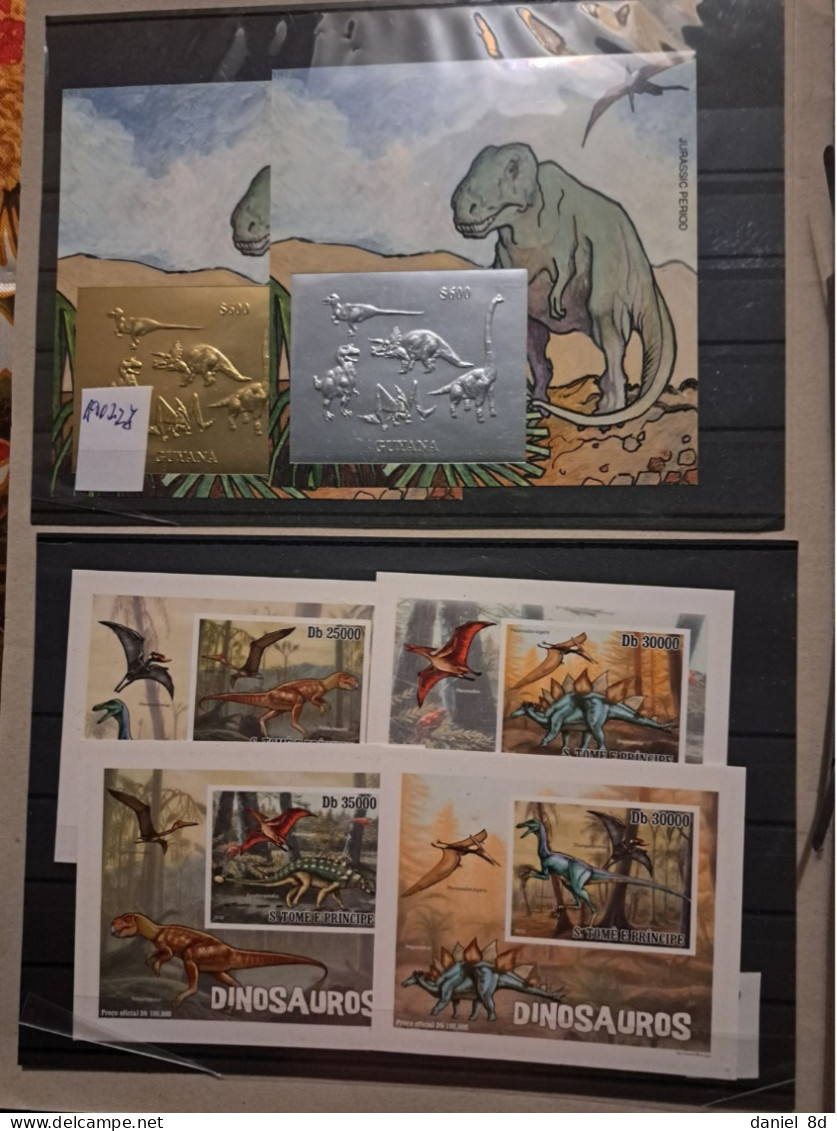 Collection 1 Album, Tematic: Prehistoric Animals, Dinosauros, 27 Pages Total, Worldwide, MNH - Collections (en Albums)