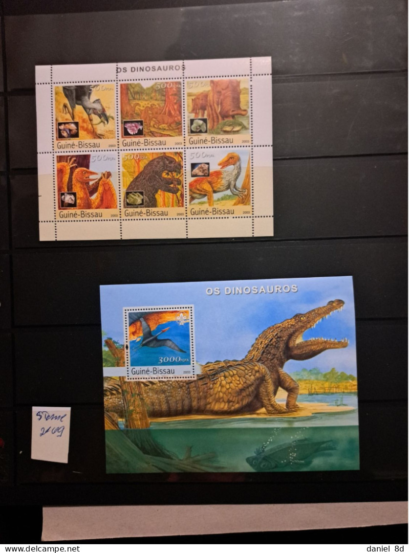 Collection 1 album, tematic: Prehistoric animals, Dinosauros, 27 pages total, worldwide, MNH