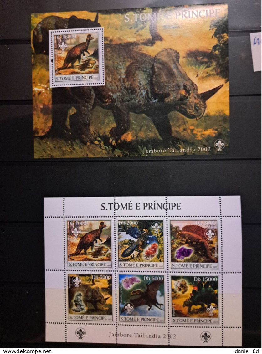 Collection 1 album, tematic: Prehistoric animals, Dinosauros, 27 pages total, worldwide, MNH