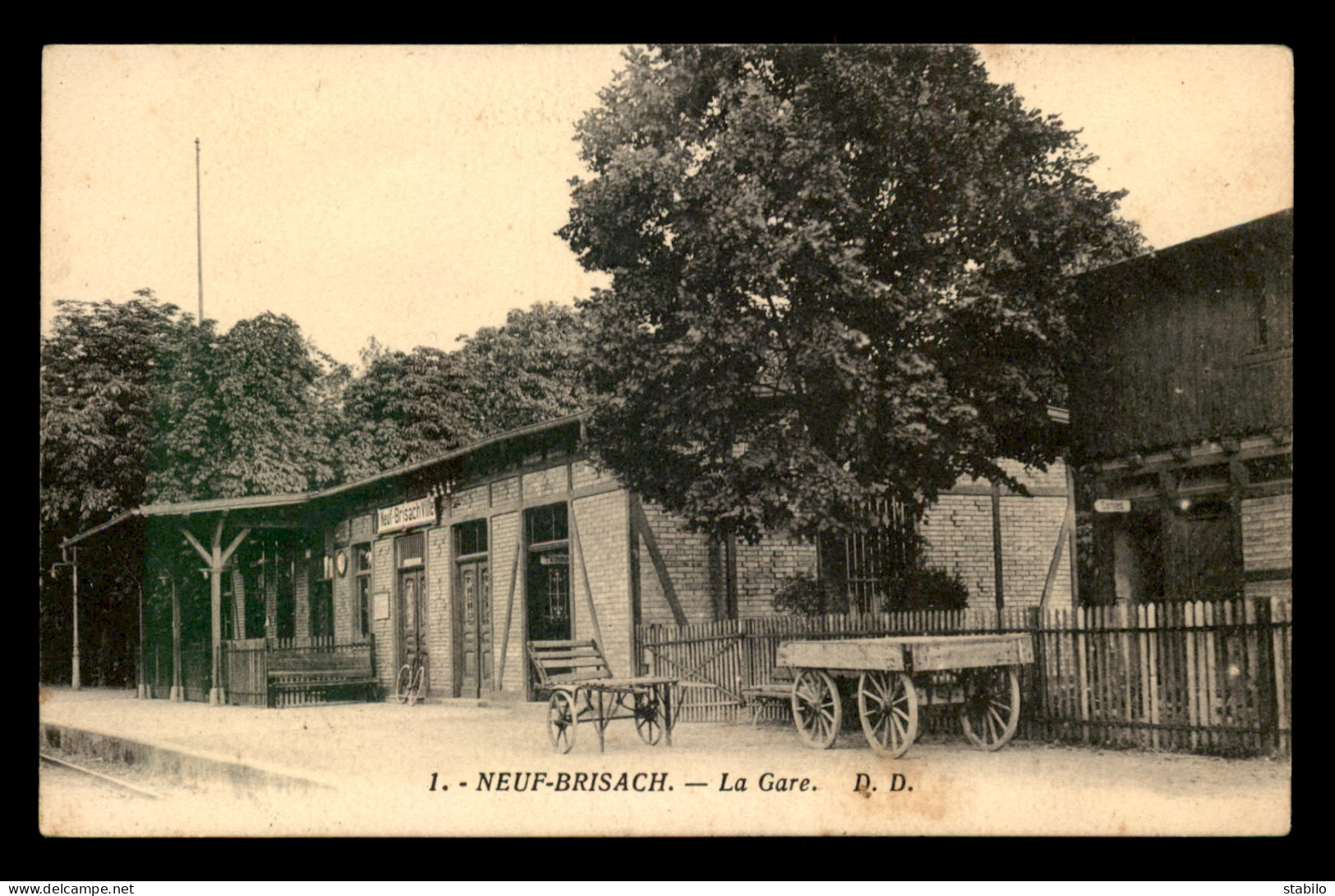 68 - NEUF-BRISACH - LA GARE DE CHEMIN DE FER DE NEUF-BRISACH VILLE VUE DES VOIES - Neuf Brisach