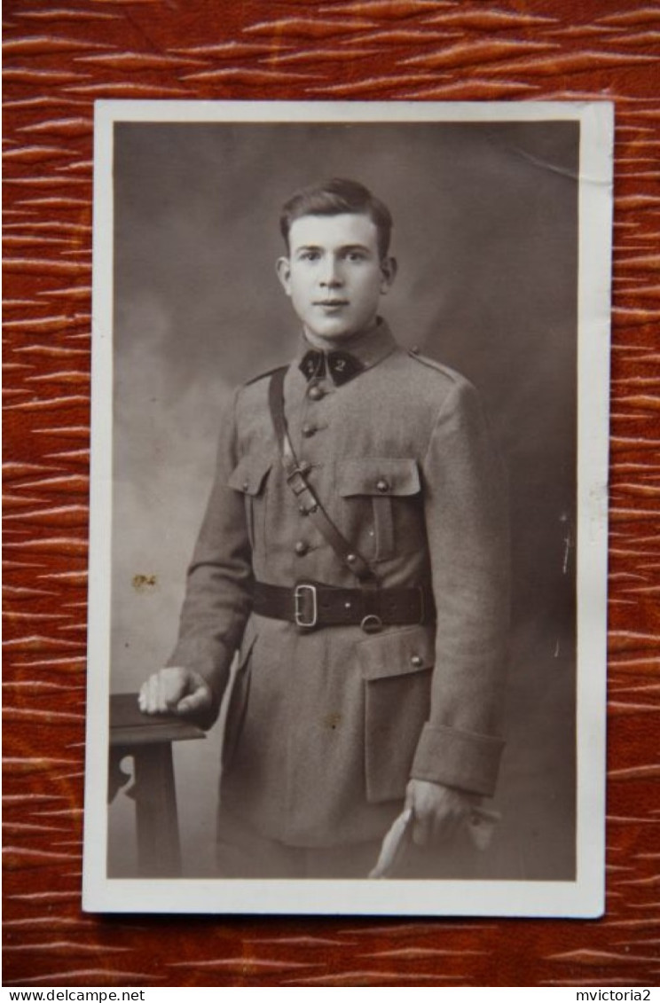 MILITARIA :Carte Photo D'un Jeune Militaire Prise à METZ - Personnages