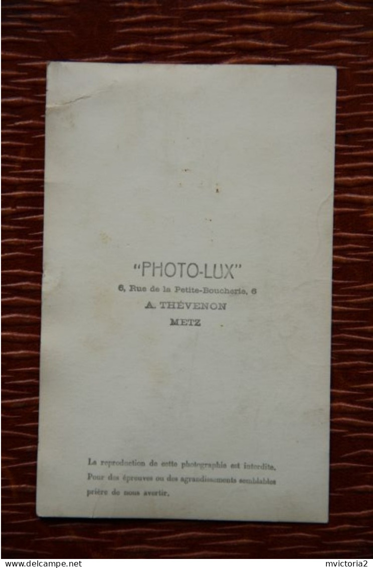 MILITARIA :Carte Photo D'un Jeune Militaire Prise à METZ - Personnages