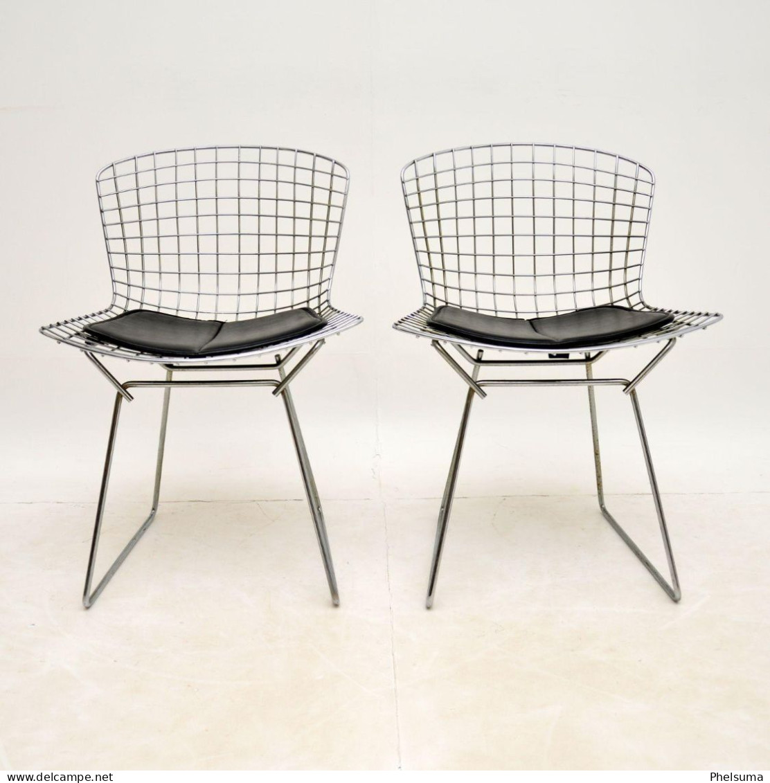 Sur La REUNION Uniquement - Paire De Chaises Henry BERTOIA - Avec Leurs Galettes Noires - Chairs