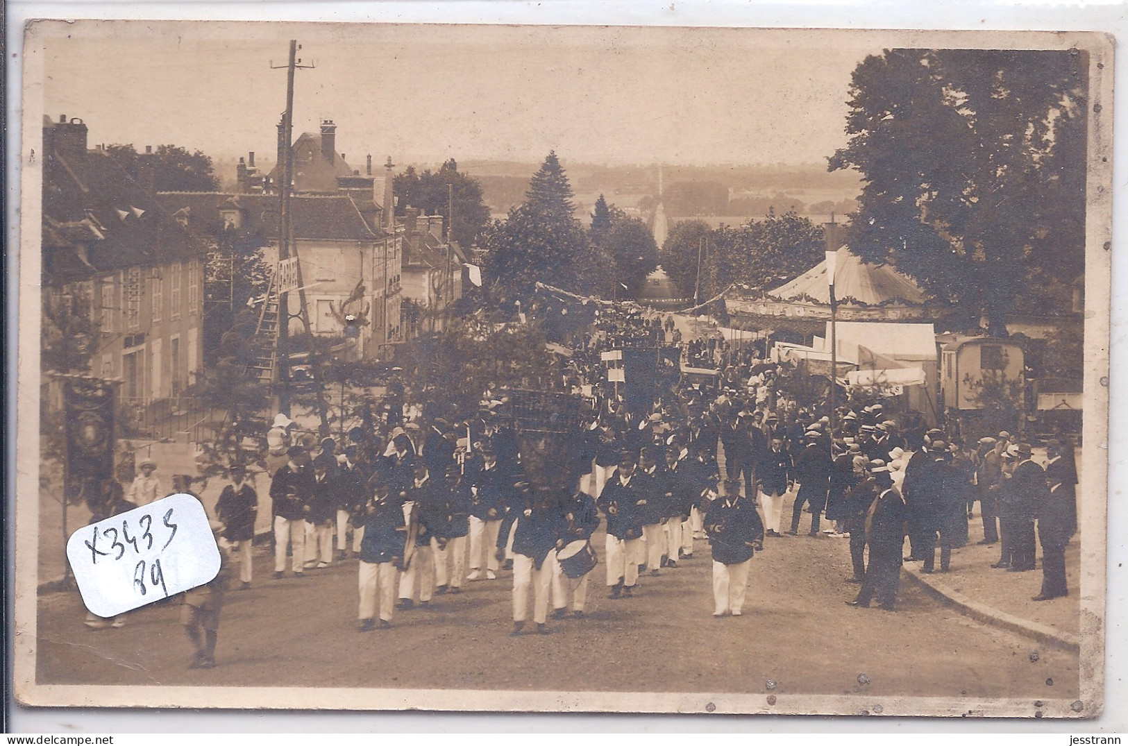 SEIGNELAY- CARTE-PHOTO- FETE DU PAYS- MANEGES- FANFARE- RECT/VERSO- USAGEE- REX-PHOTO A AUXERRE - Seignelay