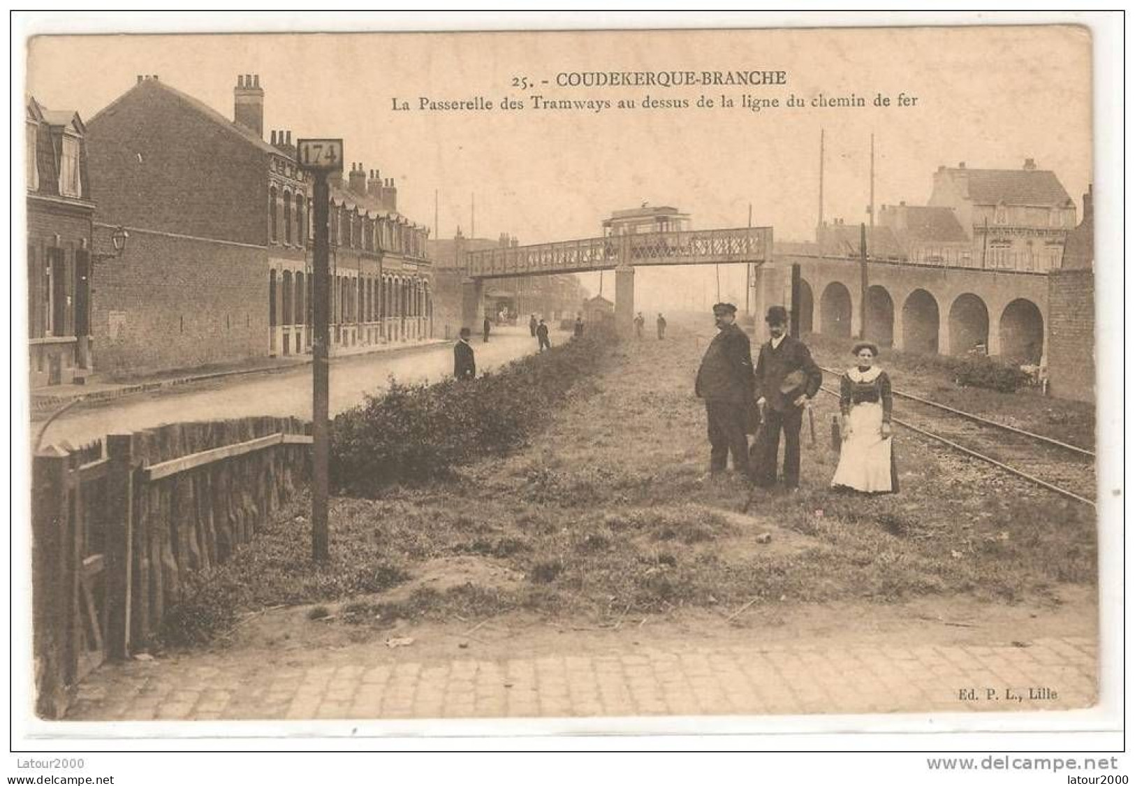 COUDEKERQUE BRANCHE LA PASSERELLE DES TRAMWAYS AU DESSUS DE LA LIGNE DU CHEMIN DE FER - Coudekerque Branche