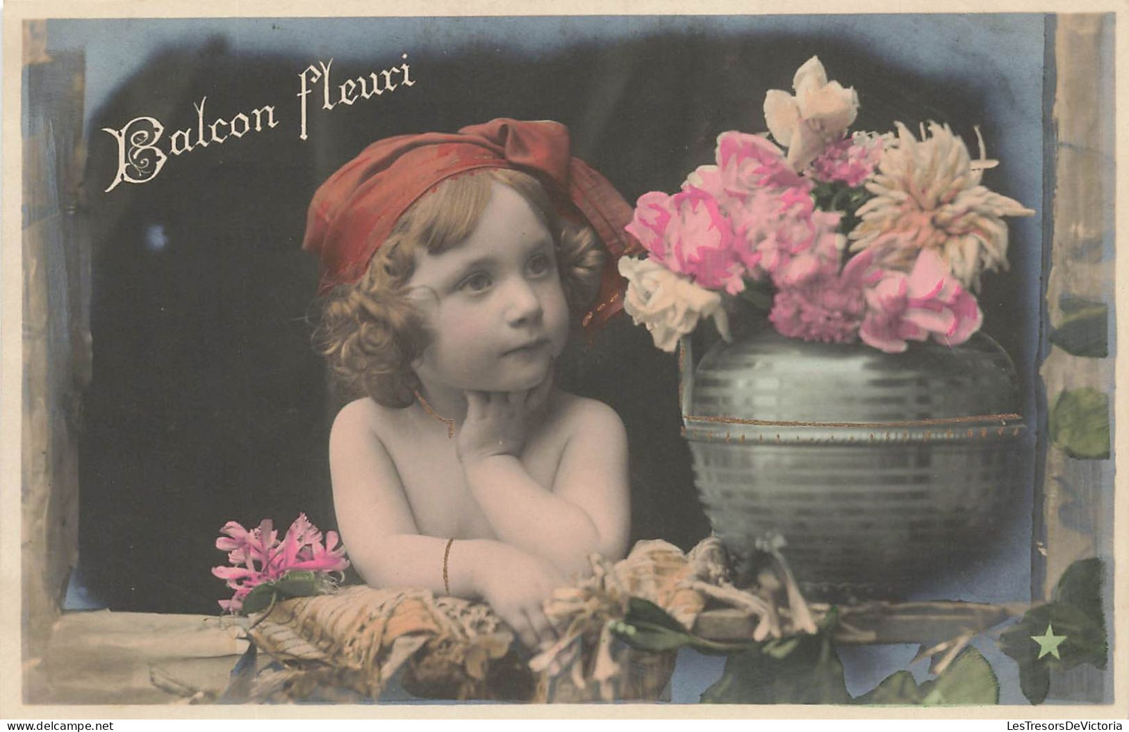 ENFANTS - Balcon Fleuri - Une Petite Fille Avec Un Bandeau Admirant Les Fleurs - Colorisé - Carte Postale Ancienne - Ritratti