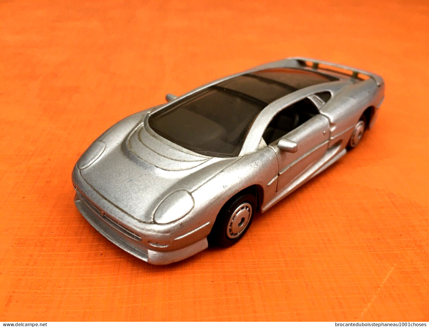 Voiture Miniature  Jaguar XJ220 - Maisto