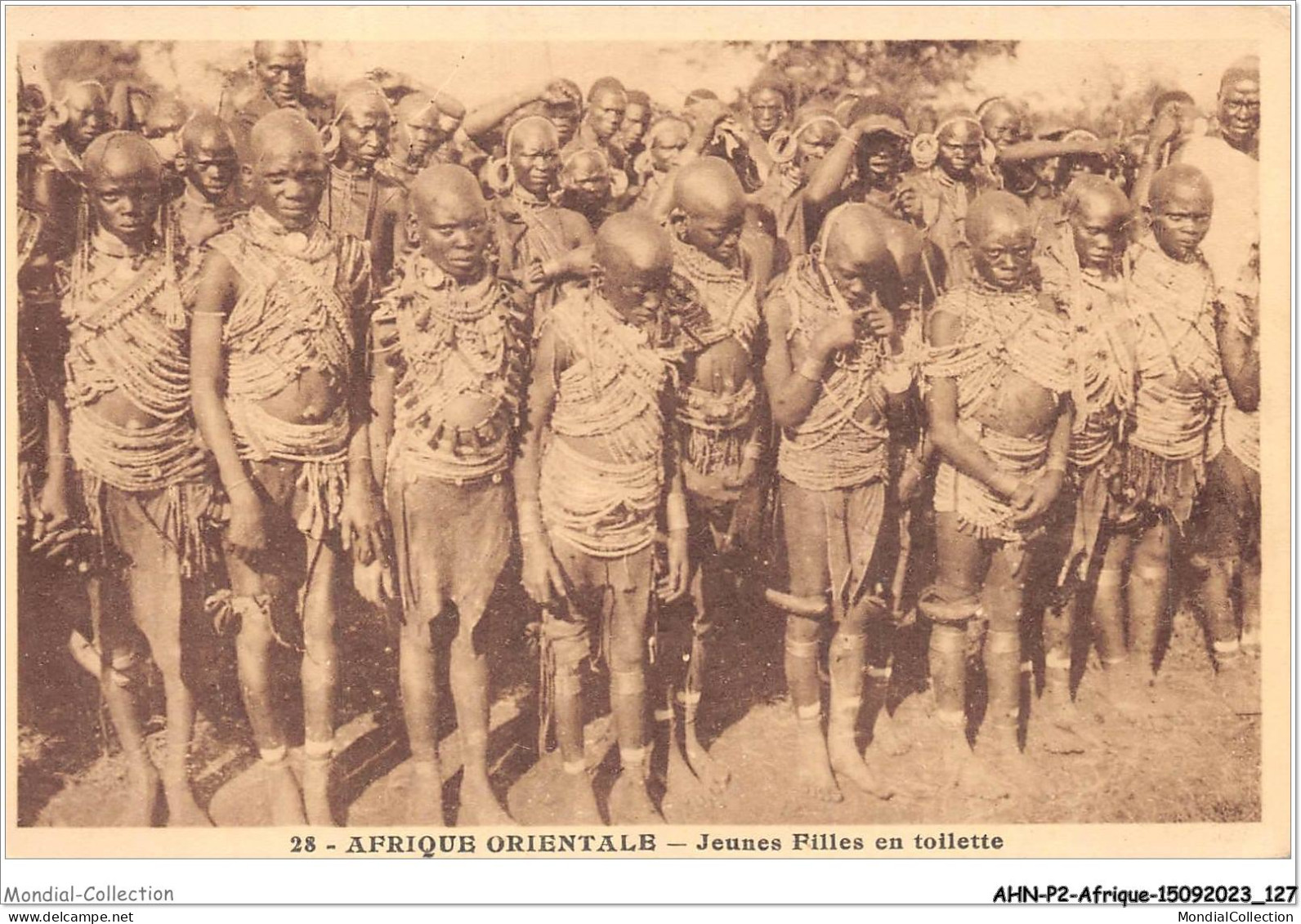 AHNP2-0191 - AFRIQUE - AFRIQUE ORIENTALE - Jeunes Filles En Toilette - Colecciones Y Lotes