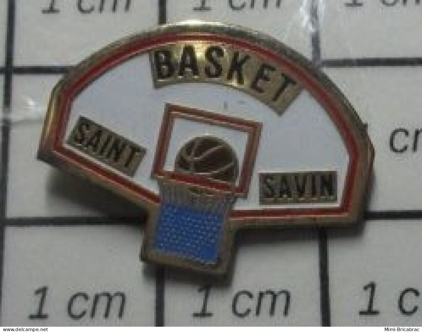 311a Pin's Pins / Beau Et Rare / SPORTS / BASKET-BALL SAINT SAVIN - Basketbal