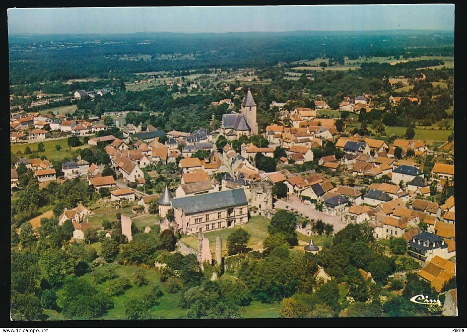 CPSM / CPM 10,5 X 15 Lot ASSIER Vue Générale Aérienne Avec Le Château En Premier Plan  église - Assier