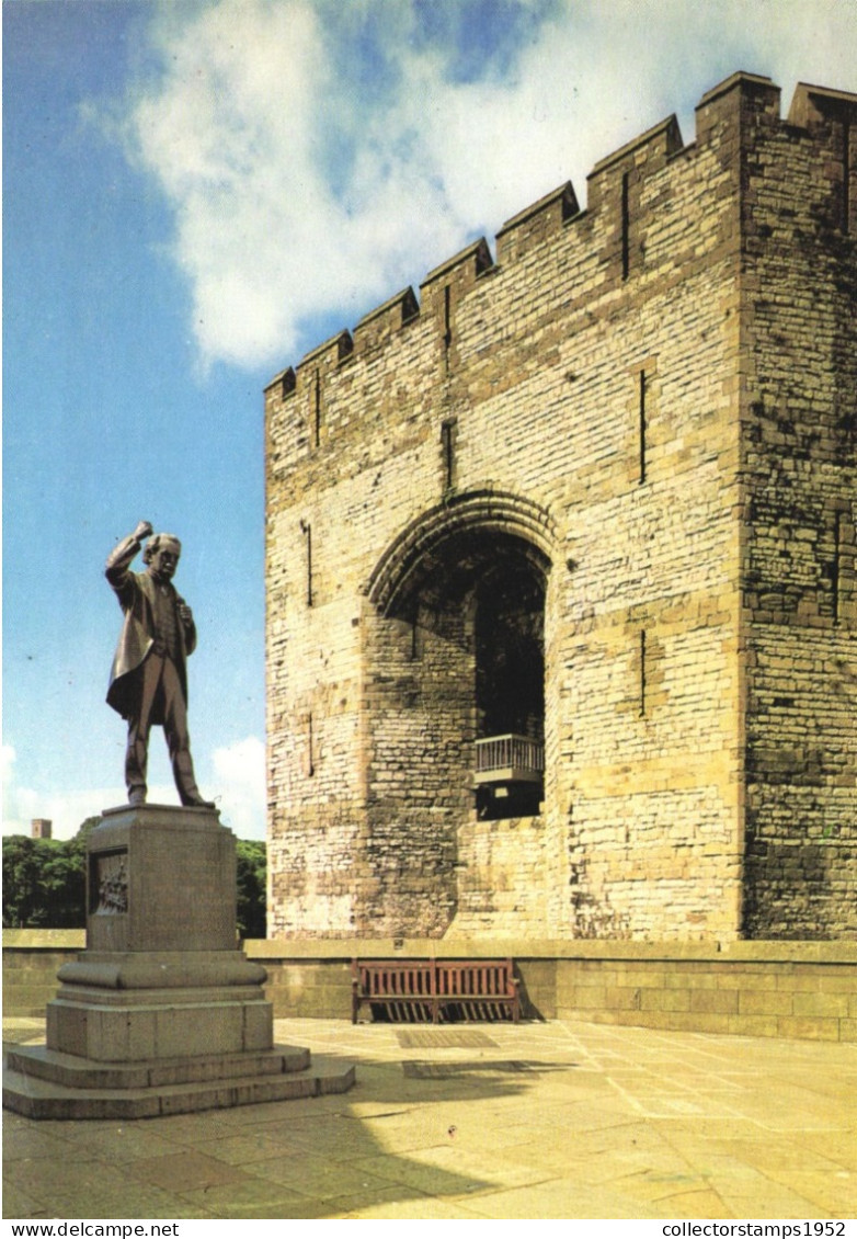 CAERNARVONSHIRE, WALES, ARCHITECTURE, STATUE, UNITED KINGDOM, POSTCARD - Caernarvonshire