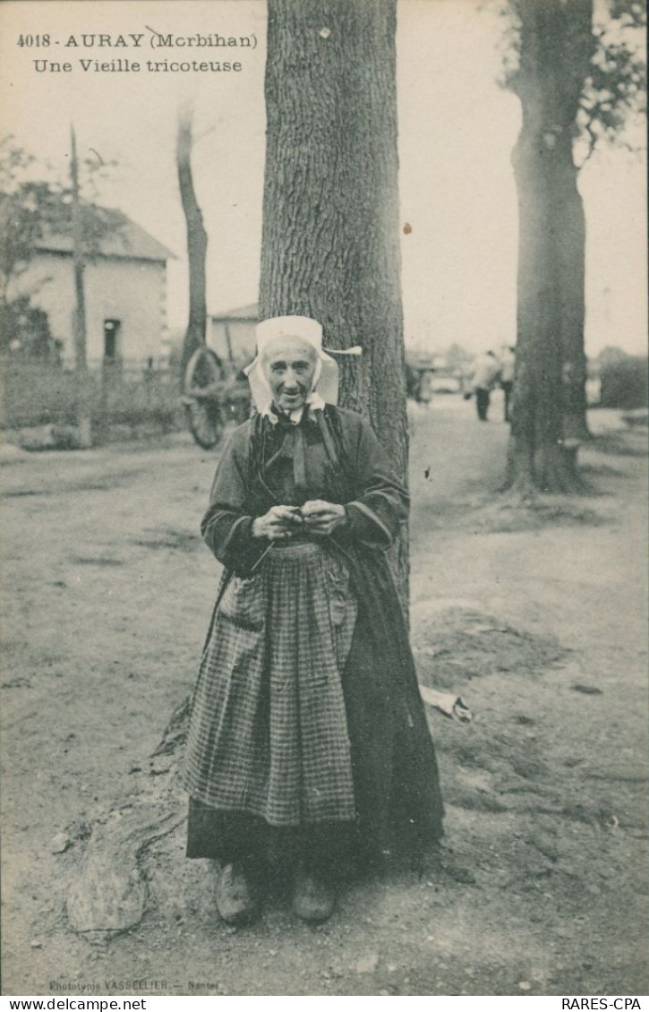 56 - AURAY - Une Vieille Tricoteuse / TB - Auray